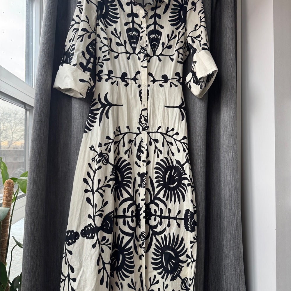 Zara Black and White Buttoned Midi Dress with 3/4 Sleeves and Collar